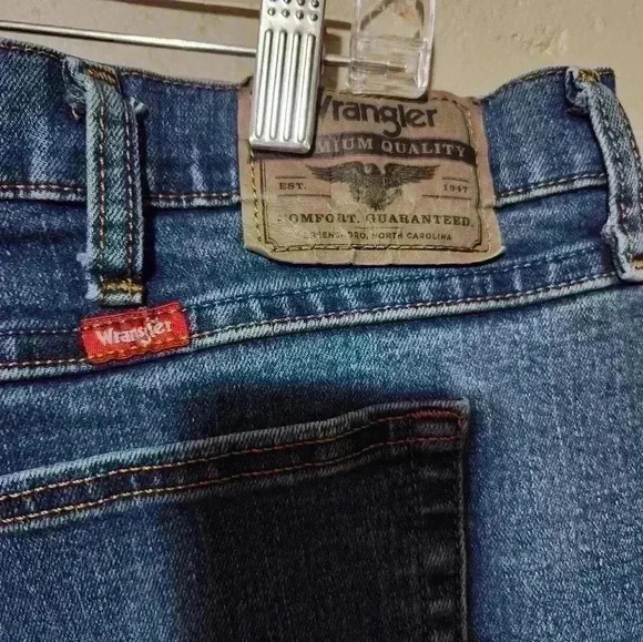 Wrangler mens jeans size 40X32 blue bootcut - Picture 2 of 4